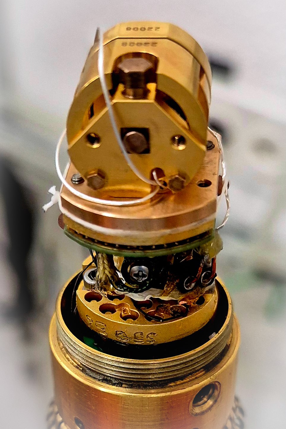 Our miniature capacitive dilatometer